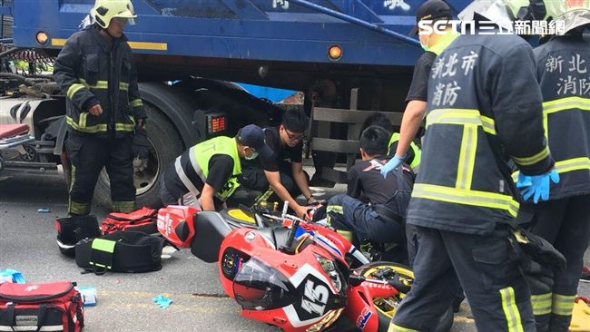 快訊／砂石車重機車禍　騎士遭輾慘死