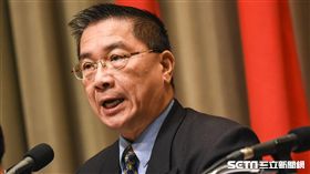 行政院發言人徐國勇召開會後記者會並公布央行總裁楊金龍人事案。 圖／記者林敬旻攝