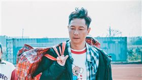 ▲「磊哥」睽違17年重現大螢幕。（圖／海王天璽提供）