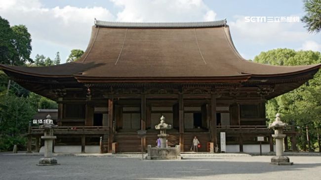日推寺廟民宿　韓泥巴戰愈髒愈美