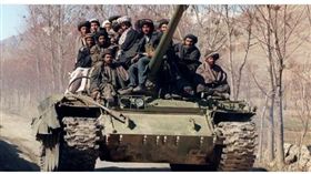 阿富汗總統甘尼今日宣布，為慶祝開齋節（Eid al-Fitr），將暫停與塔利班之間的交火。塔利班是否同意仍不清楚。開齋節代表聖月齋戒月（Ramadan）的結束。（圖／翻攝自推特）