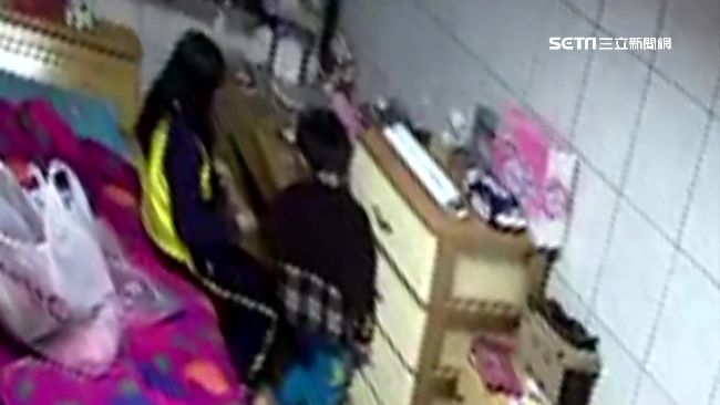 搶監護權房內設針孔　國中女對母提告