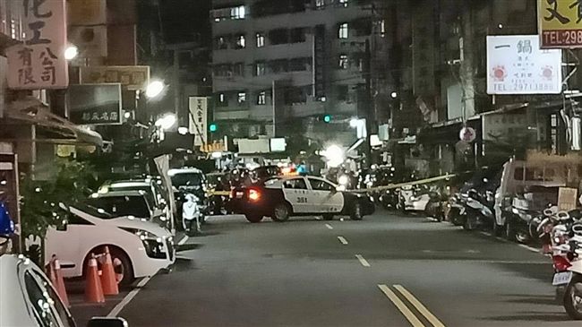 新北三重槍戰　警封路並與歹徒對峙