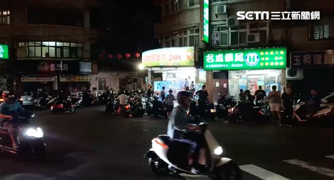 回家啦！對峙現場警驅離圍觀群眾