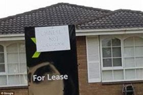 澳洲,種族歧視,墨爾本,海報,告示,排華,亞洲人　圖／翻攝自太陽報