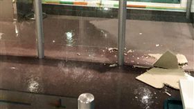 桃園機場,2航厦,瀑布,下雨,登機,天花板,漏水,積水,