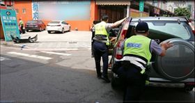 萬安演習,車禍.騎士,警察,避難,移動,車子,罰錢,台中