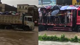 暴雨阻礙考生赴考場，解放軍出動貨車運送，網友調侃像「運豬」。（圖／翻攝微博）