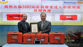 台、日扶輪社共同捐贈消防署雷達生命探測儀。（圖／國際扶輪3482地區提供）