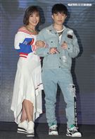 李佳薇全新專輯發片，好友歌手小宇宋尚能量電池加油打氣。（記者邱榮吉/攝影）