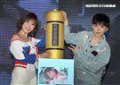 李佳薇全新專輯發片，好友歌手小宇宋尚能量電池加油打氣。（記者邱榮吉/攝影）