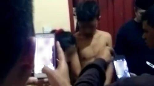 小情侶上賓館被抓　遭罰站逼拍裸照