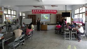 另類台東！青春專案宣導對象竟是老人
大武分局,暑假,青春專案,青少年,台東,老人,長老,部落,警察
毅哥提供