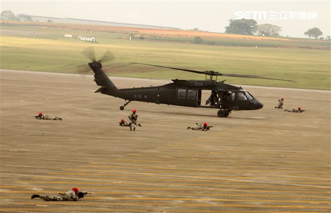 漢光34演習反空降敵軍進入我領域。（記者邱榮吉/清泉崗拍攝）