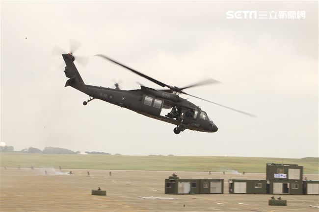 漢光34演習反空降我軍搭乘UH-60M實施突擊作戰。（記者邱榮吉/清泉崗拍攝）