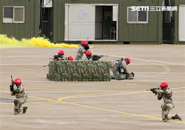 漢光34演習反空降敵軍進入我領域。（記者邱榮吉/清泉崗拍攝）