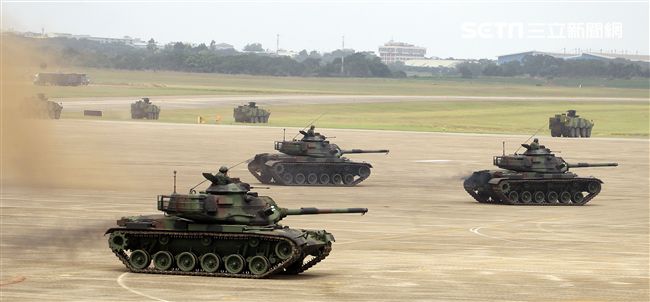 漢光34演習反空降機步特遣隊暨機動大隊掃蕩敵軍。（記者邱榮吉/清泉崗拍攝）