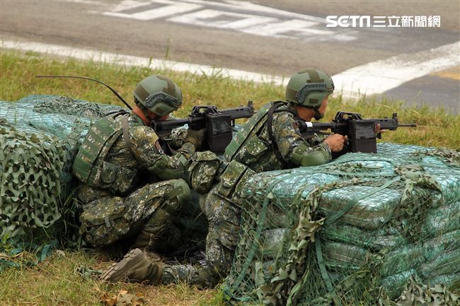 漢光34演習反空降突擊作戰隊目標區射擊及實施格鬥戰技。（記者邱榮吉/清泉崗拍攝）