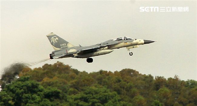 漢光34演習反空降IDF戰機緊急升空攔截。（記者邱榮吉/清泉崗拍攝）