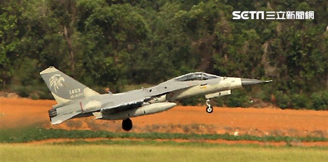 漢光34演習反空降IDF戰機緊急升空攔截。（記者邱榮吉/清泉崗拍攝）