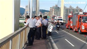 重陽橋,跳水,男子,嬰兒揹袋,欄杆,搜救,船艇,三