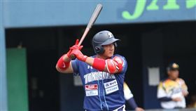 張泰山在德島藍襪的49號球衣退休。（圖／臺中台壽保提供）