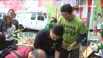 姚文智拜票「掉粽」　議員：粽子會飛