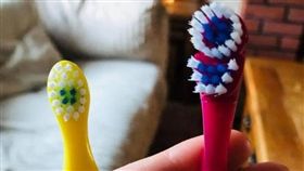 兒童,牙刷,包裝,說明,牙膏,刷毛,顏色,包裝,Merseyside,社群,臉書,Holly Benn　圖／翻攝自臉書