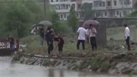 中國大陸,暴雨,淹水,湖南,姊妹,大水,沖走,失蹤（圖／微博）