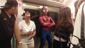 高雄,捷運,復仇者聯盟,蜘蛛人,爆廢公社,緊身衣,慶生（圖／翻攝自爆廢公社）