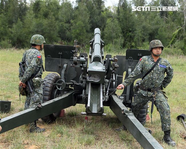 砲兵部隊不斷變換射擊位置，持續發揚支援強大火力，支援第一線部隊。（記者邱榮吉/金門拍攝）