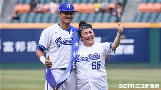 悍將鐵粉美秀姊開球　最愛林哲瑄臭臉