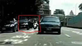 三寶開車門（圖／翻攝自臉書爆料公社） 