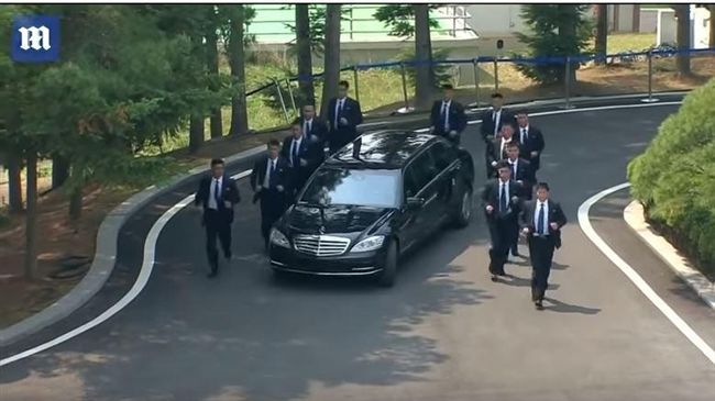 北韓超狂攝影闖管制　隨扈沒車用跑的