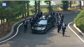 北韓超狂攝影闖管制　隨扈沒車用跑的
