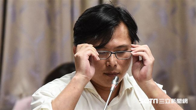 散布假新聞關三天　黃國昌：愚蠢法律