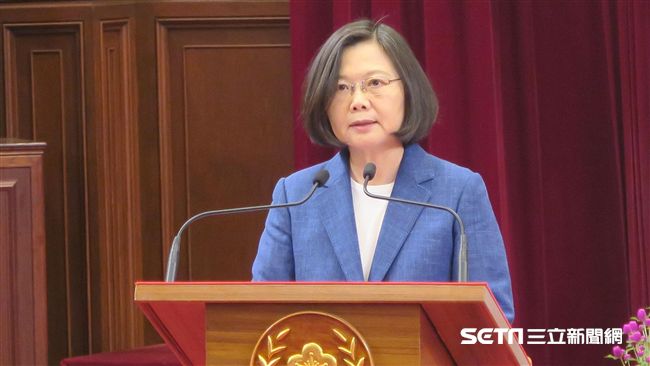 總統要國軍務實　不要只發小卡做虛功