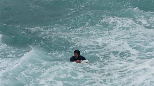 同事野柳磯釣遭浪捲　2獲救1命危