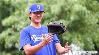 王建民現身！穿富邦悍將練習衣亮相