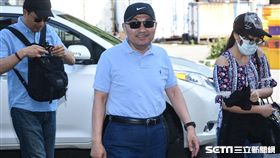 國民黨新北市長候選人侯友宜搭船出海看象鼻岩及深澳電廠預定地。 （圖／記者林敬旻攝）