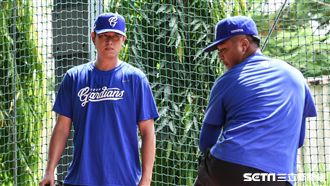 緊盯牛棚練投　王建民上工首日不馬虎