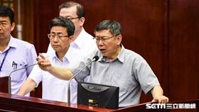 台北市長柯文哲出席市議會總質詢。 （圖／記者林敬旻攝）