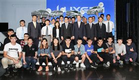 LUXGEN總經理蔡文榮親自主持贈車儀式。（圖／LUXGEN提供）