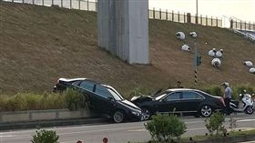 新北市,三重,疏洪東路,三陽路,車禍,賓士,奧迪,鏟飛,羊咩咪，翻攝自爆料公社