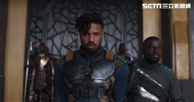 麥可·巴卡里·喬丹在《黑豹》中的造型網友打趣說像《七龍珠》裡的達爾。（圖：friDay影音提供）