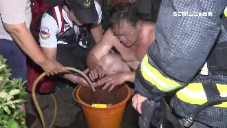 民宅深夜傳火警　住戶一度受困頂樓