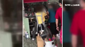 質疑麵線店不給發票　婦暴走拉扯店員