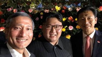 有史以來首次自拍！金正恩笑得尷尬