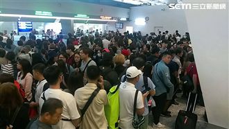 自動通關出狀況？桃機旅客卡關塞爆