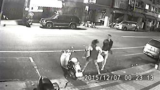 街頭飛跳掌摑！她公開男友施暴畫面